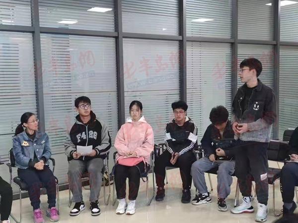 大学三行情书，自信成长与无限可能的青春奇妙之旅