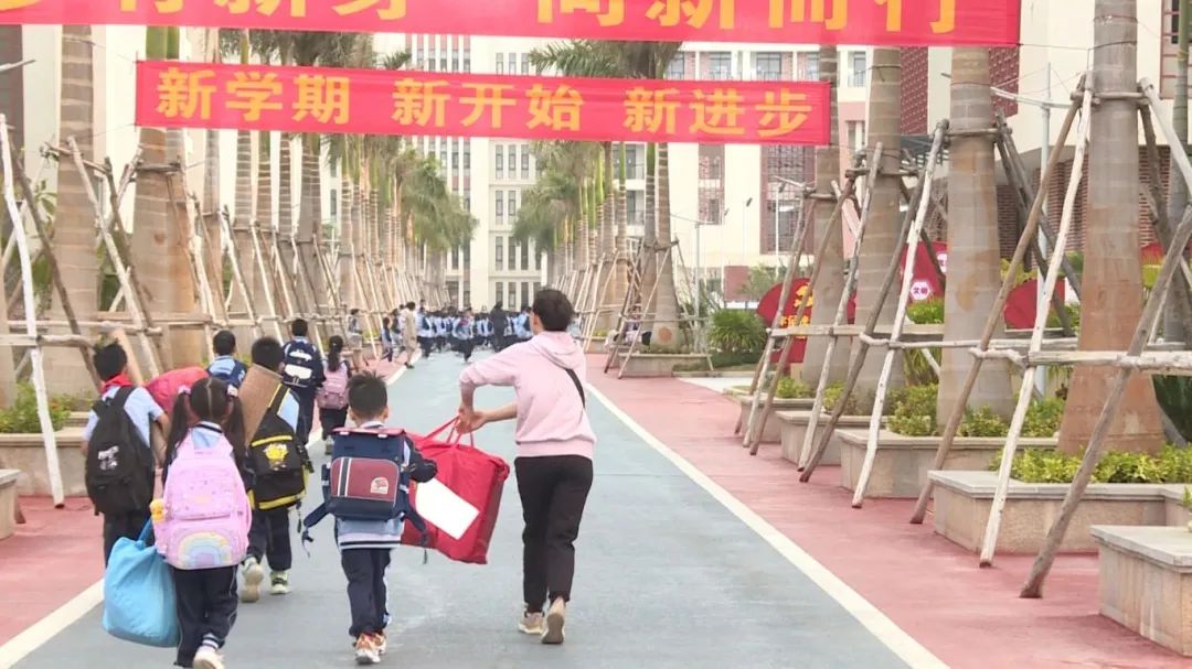 迎接新学子，科技新品引领未来学习之旅