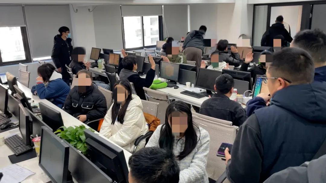 上海最新诈骗揭秘，小巷神秘小店背后的故事
