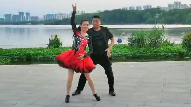 最新三步踩舞,最新三步踩舞，一种舞蹈风尚的兴起与争议