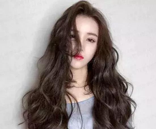最新长发发型与科技产品介绍概览